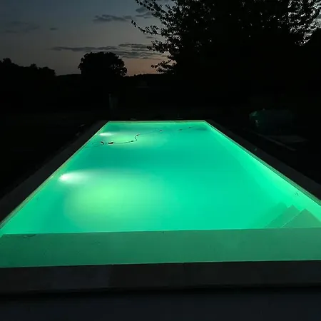 Chateau De Caractere Avec Piscine Au Coeur Du Perigord Feriehus *