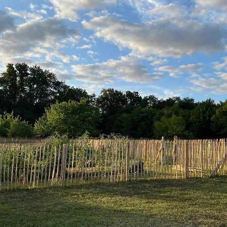 Chateau De Caractere Avec Piscine Au Coeur Du Perigord