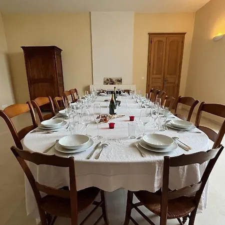 Chateau De Caractere Avec Piscine Au Coeur Du Perigord