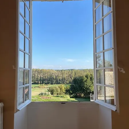 Chateau De Caractere Avec Piscine Au Coeur Du Perigord