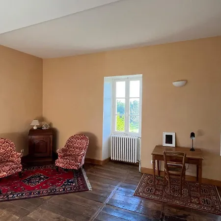 Chateau De Caractere Avec Piscine Au Coeur Du Perigord