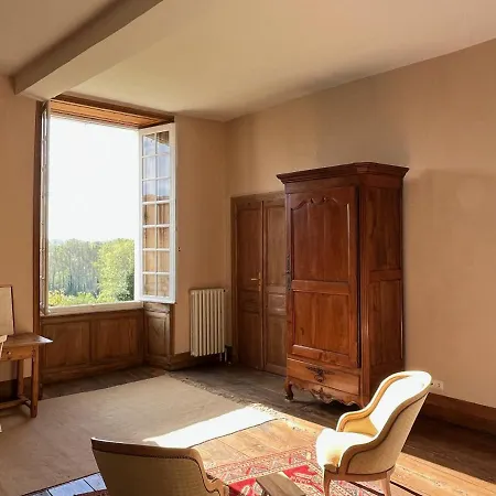 Chateau De Caractere Avec Piscine Au Coeur Du Perigord