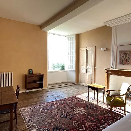 Chateau De Caractere Avec Piscine Au Coeur Du Perigord Feriehus