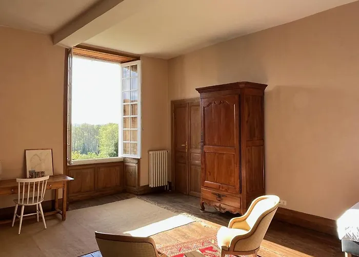 Chateau De Caractere Avec Piscine Au Coeur Du Perigord