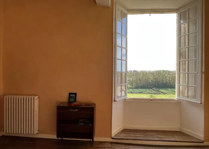 Chateau De Caractere Avec Piscine Au Coeur Du Perigord